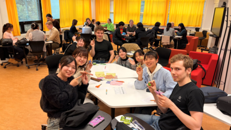 Hyogo opiskelijat oppitunnilla