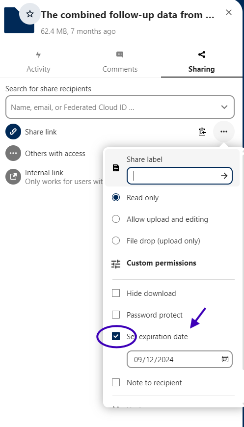 A cursor is clicking the "Expiration date" option in Nextcloud sharing settings to deactivate the default expiration date.