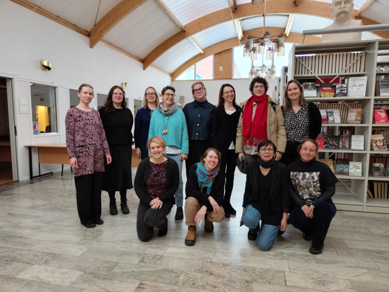 Osa työpajan osallistujista Huddingessa, Ruotsissa. 